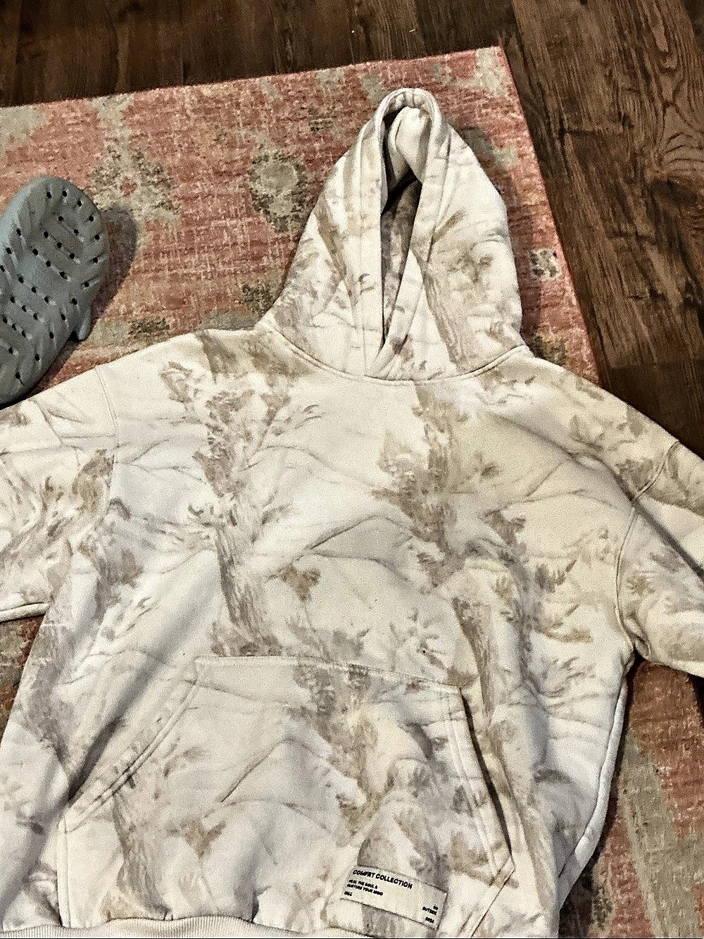 Comfort Collection Floral Pullover Hoodie in camo Size Medium Like New